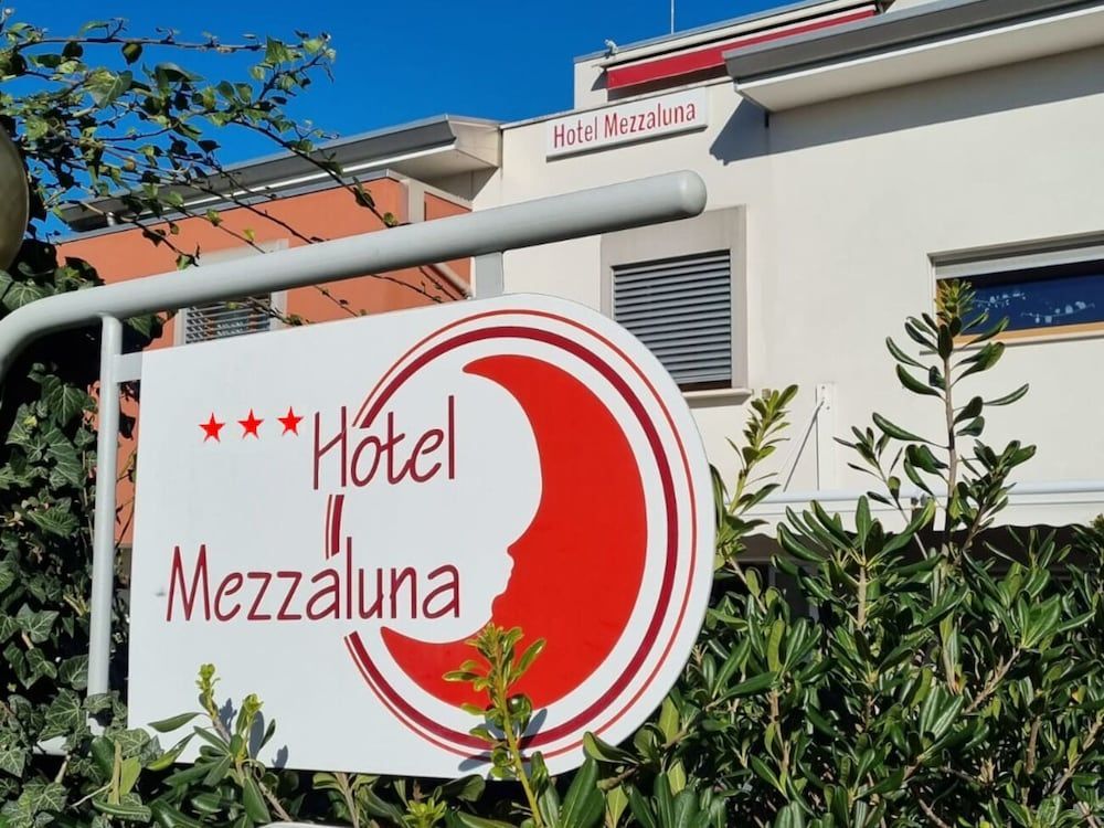 Hotel Mezzaluna 1