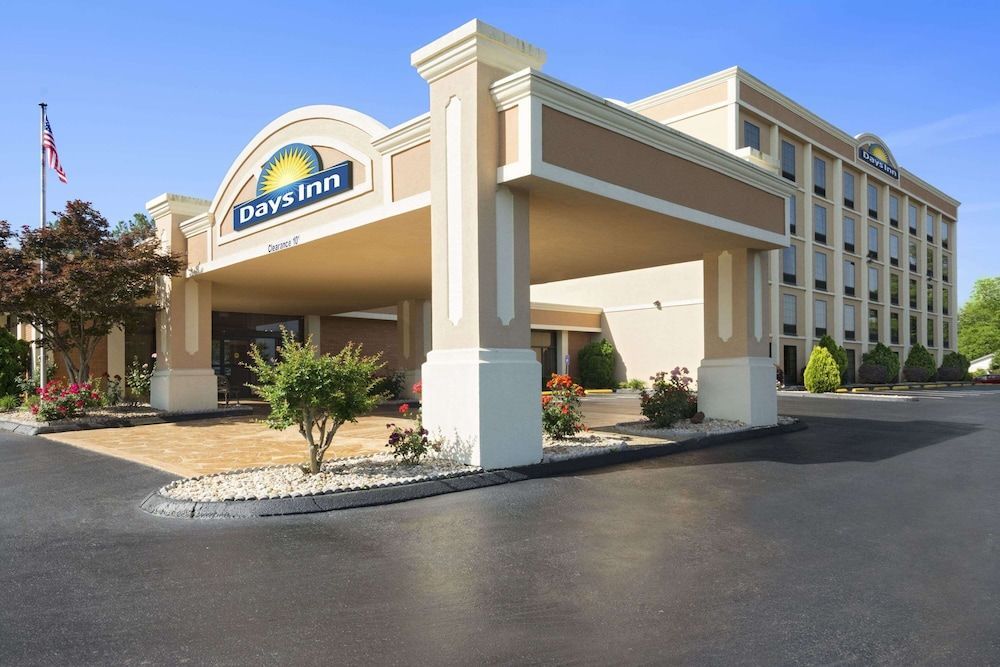Days Inn by Wyndham Rome Downtown 1
