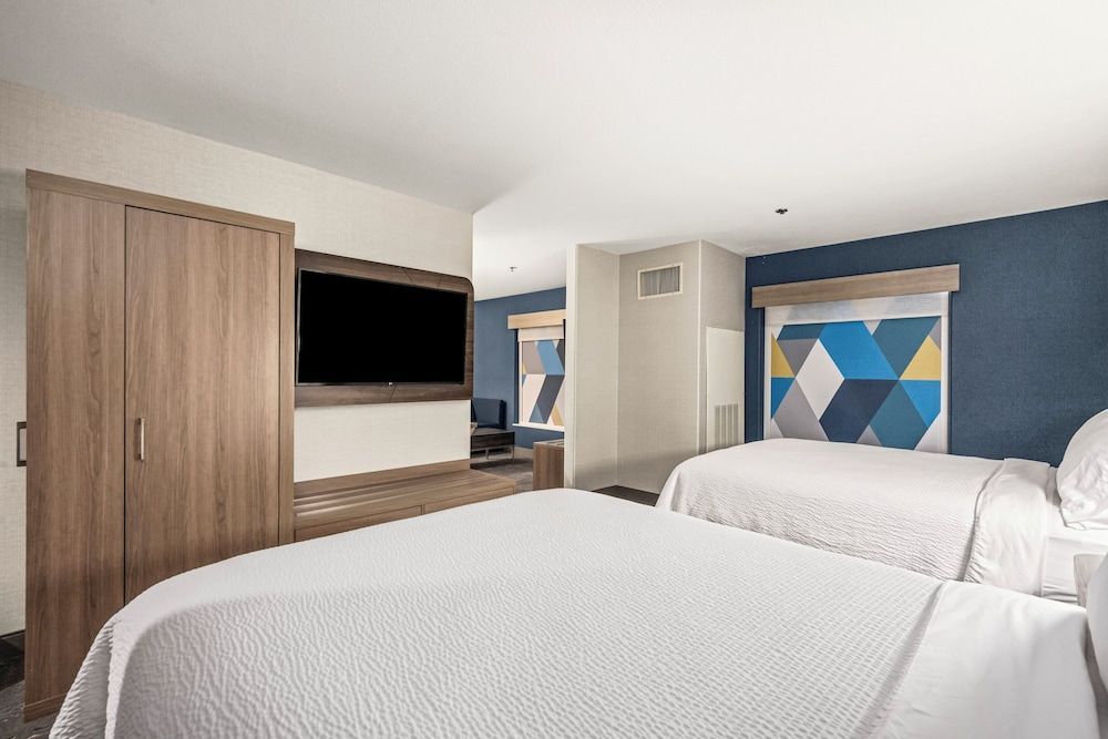 Holiday Inn Express & Suites LINCOLN-ROSEVILLE AREA by IHG 2