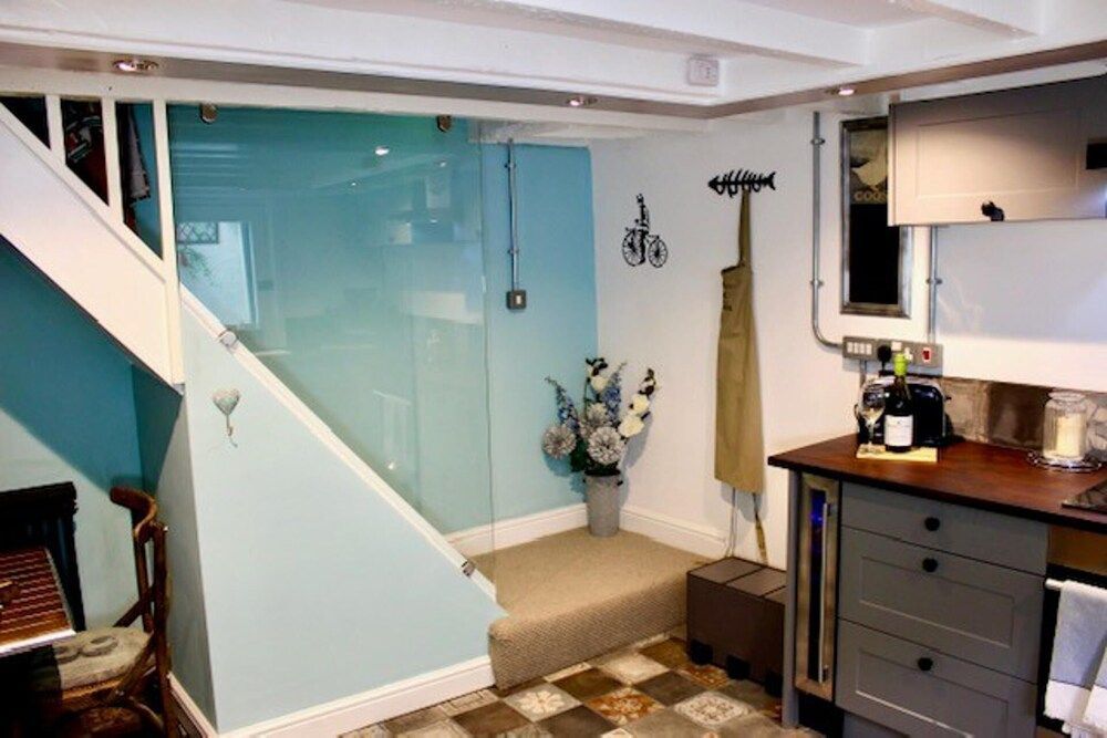Boutique Fisherman's Grade II Listed Cottage 2