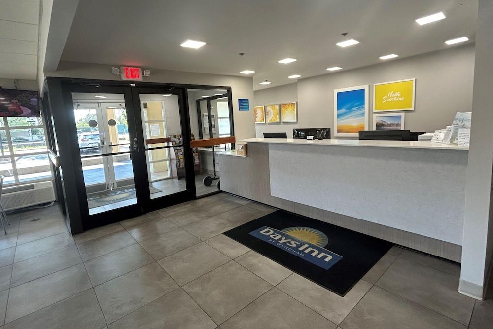 Days Inn by Wyndham Atlanta Stone Mountain 2