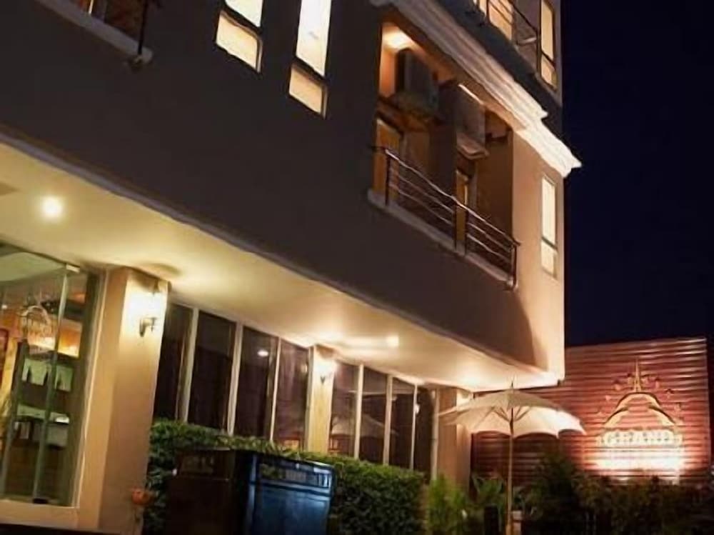 Grand Pinnacle Hotel 1