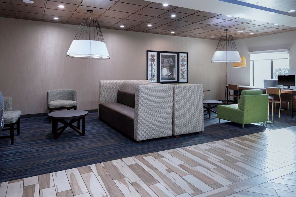 Holiday Inn Express & Suites ROANOKE RAPIDS SE by IHG 1