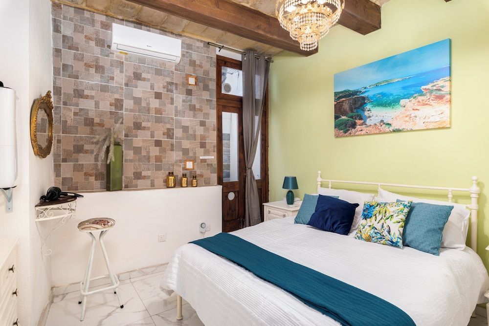Chic Comfy 1BR Maisonette Valletta Area 2