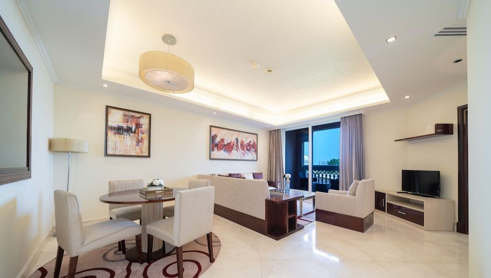 Spacious One Bedroom with Beach Access 1