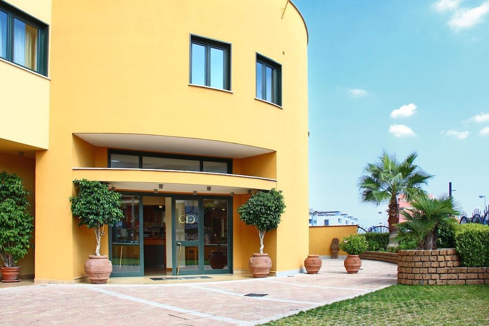 City Hotel 1
