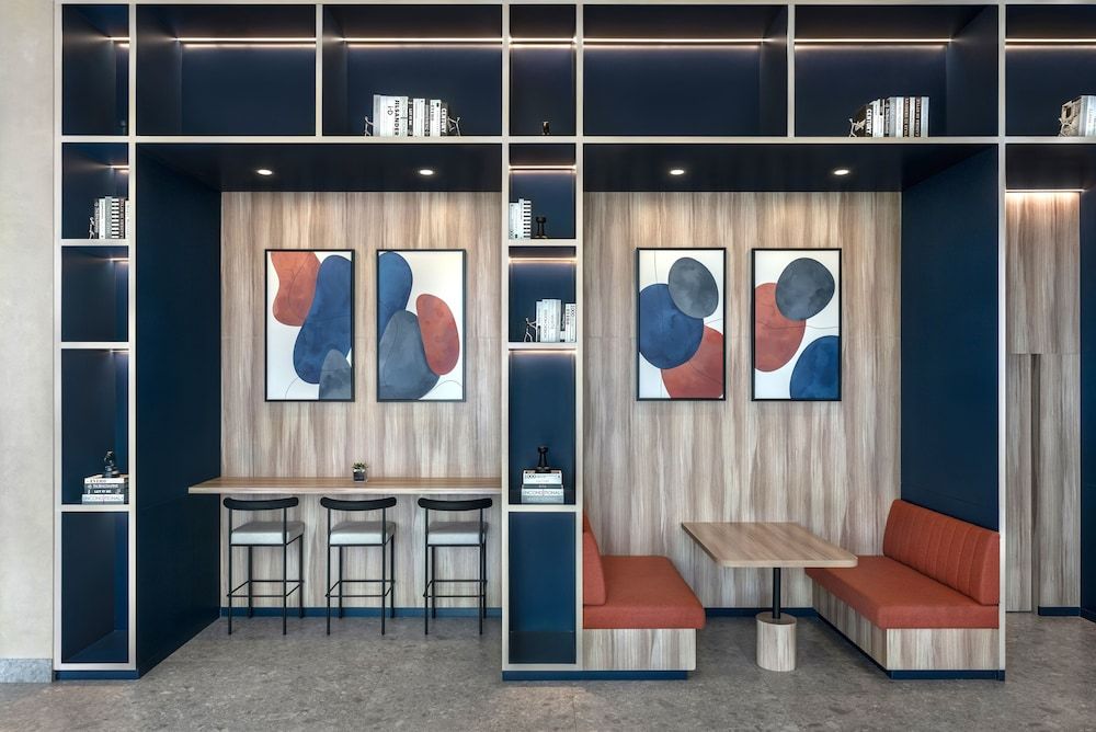 Yas Plaza Bay by IHG 2