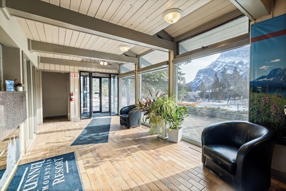 Tunnel Mountain Resort 2
