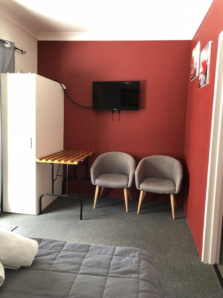 Motel Lodge 2