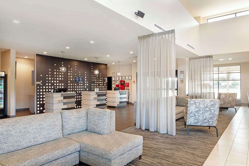 Best Western Plus Executive Residency Rigby's Water World Hotel 2