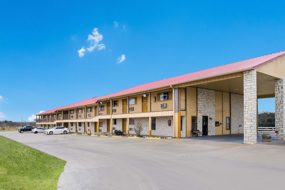 Americas Best Value Inn Refugio 1