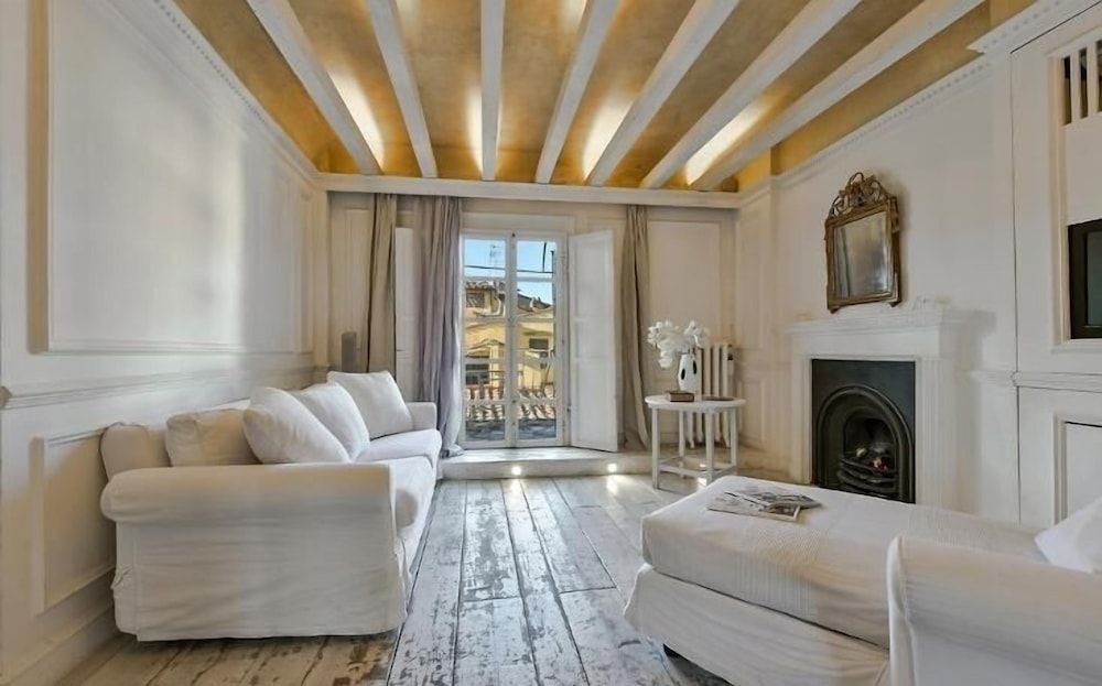 White Home by Mmega 1