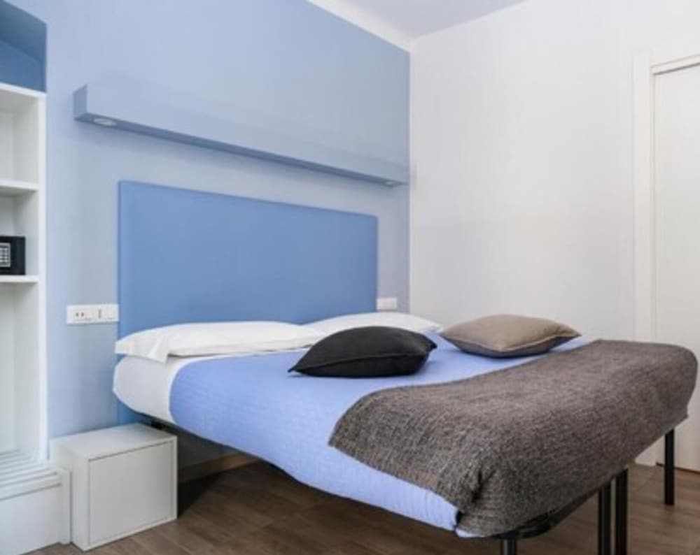 Lia Rooms 1