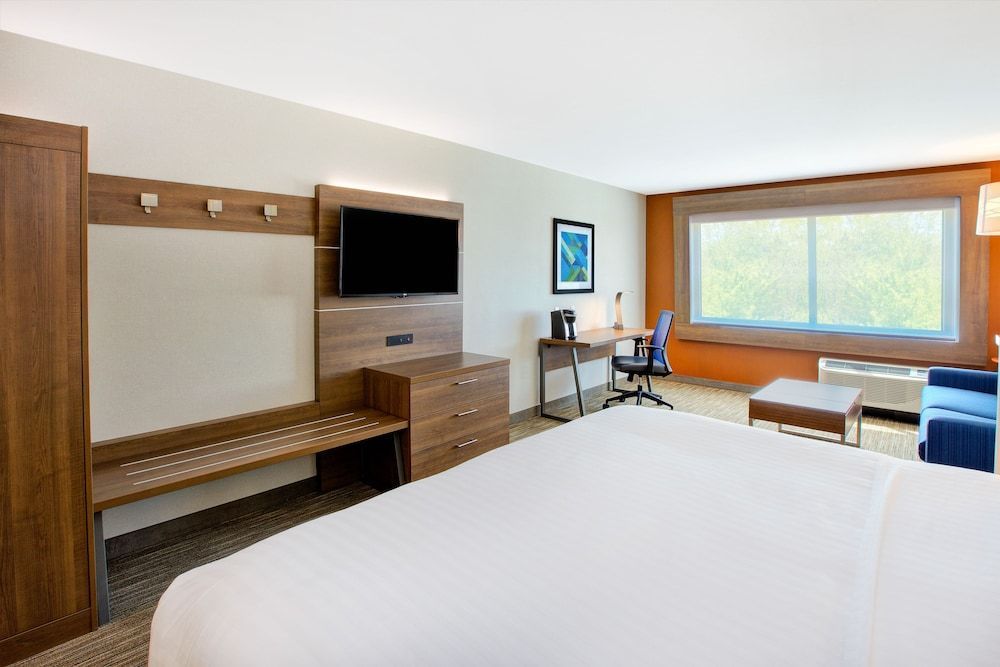 Holiday Inn Express & Suites NEW CASTLE by IHG 2