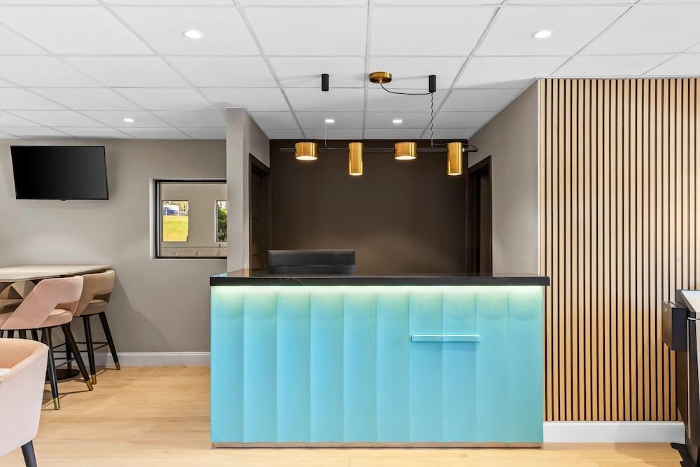Days Inn & Suites by Wyndham Peachtree Corners Norcross 2