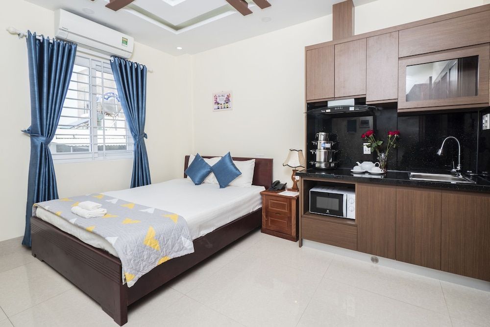 Johnny Hotel 1