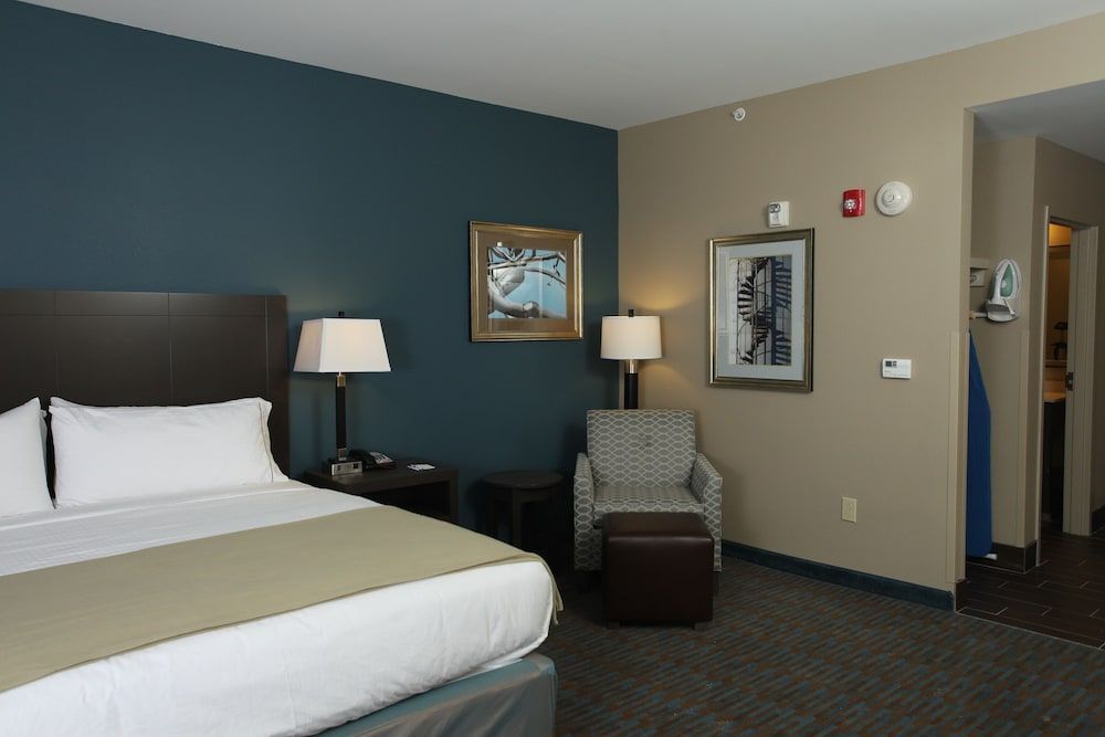 Holiday Inn Express & Suites GOLDSBORO - BASE AREA by IHG 2