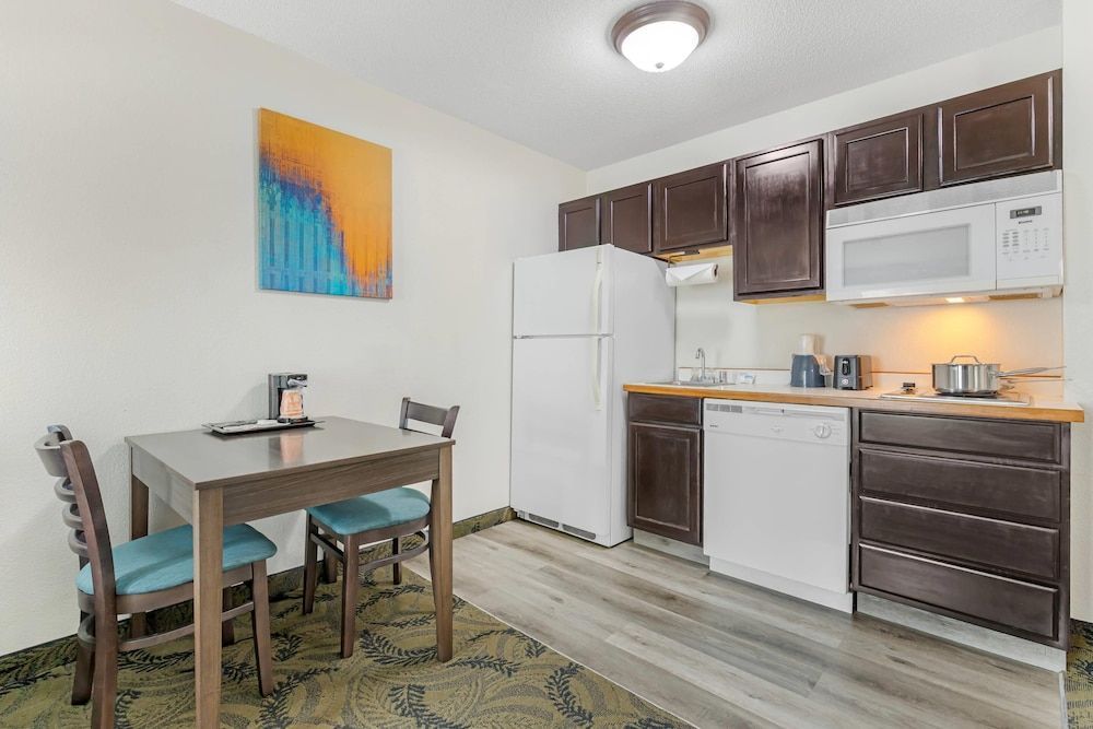 MainStay Suites Madison Airport 1