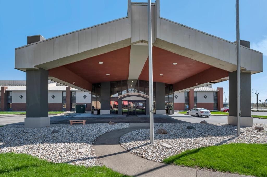 Econo Lodge 2