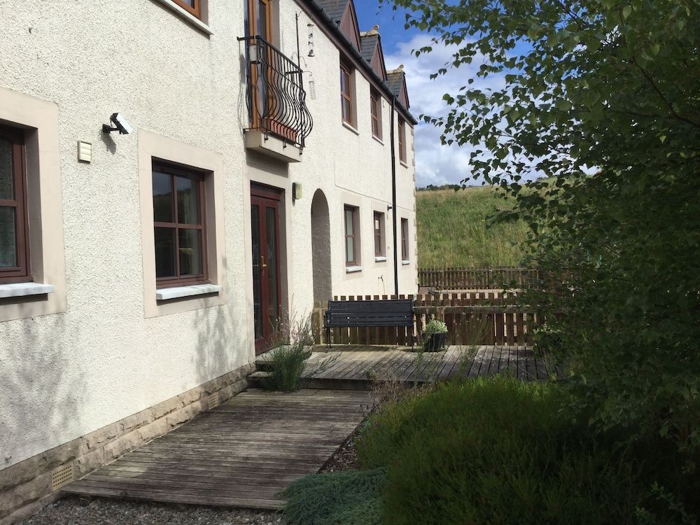 Inverness Apartments - Golf View 1