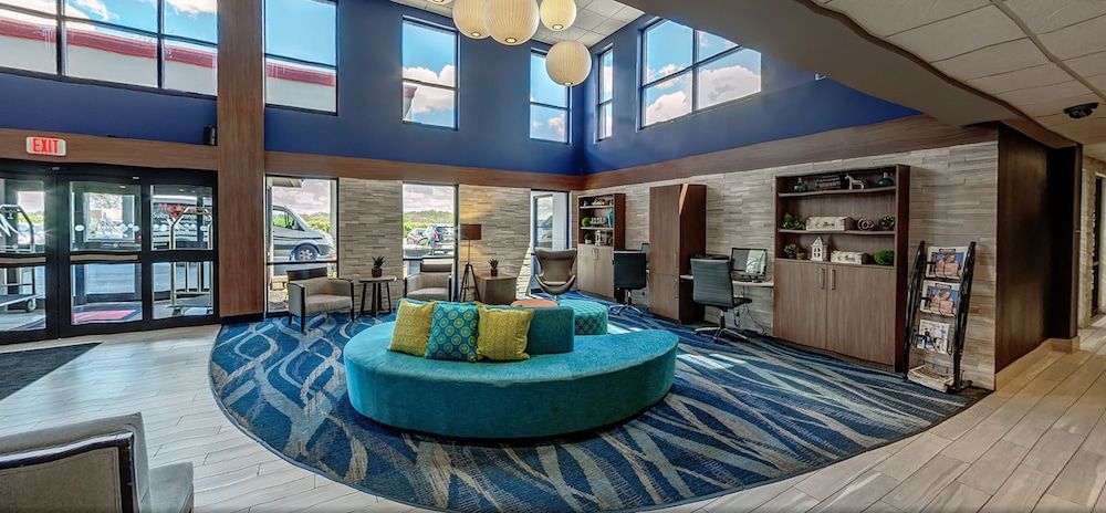 Holiday Inn & Suites SYRACUSE AIRPORT - LIVERPOOL by IHG 2