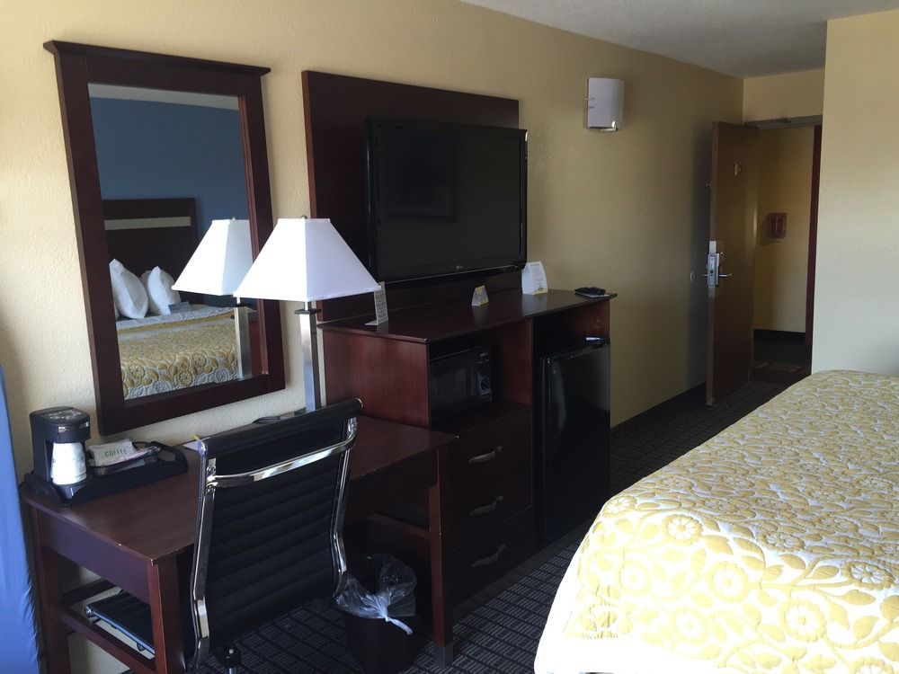 Days Inn by Wyndham New Haven 1