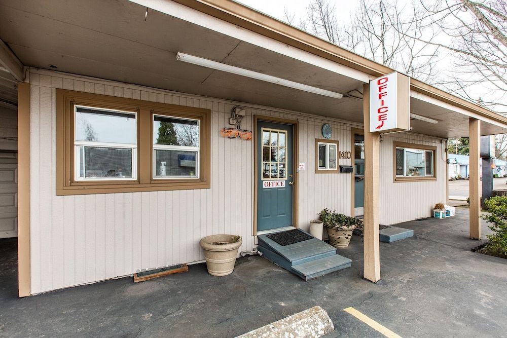 Autzen Inn 1