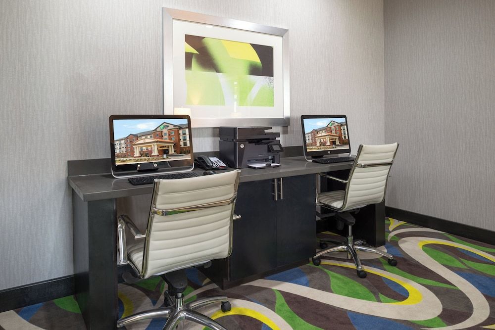Holiday Inn Express & Suites NORMAN by IHG 1