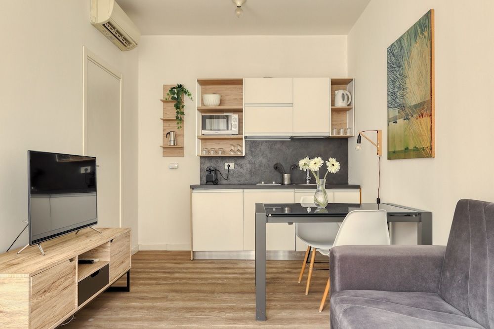 Modern Studios near the City Centre 1