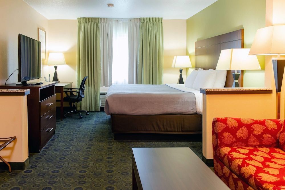 Quality Inn & Suites Bloomington I-55 and I-74 1