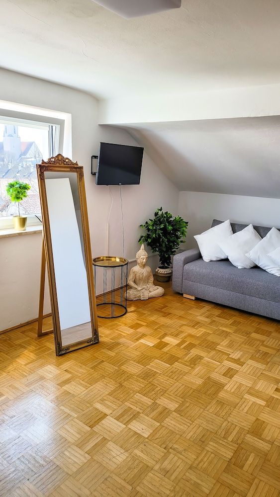 DG Links 40m 2-Zimmer Wohnung 1