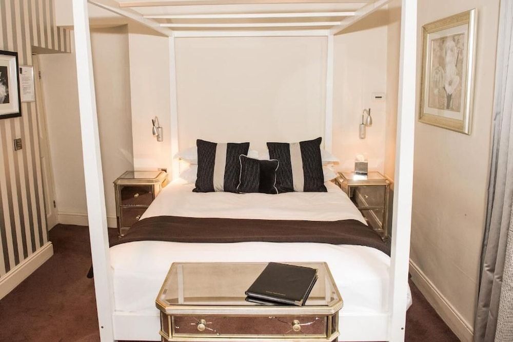 The Royal Hotel 2