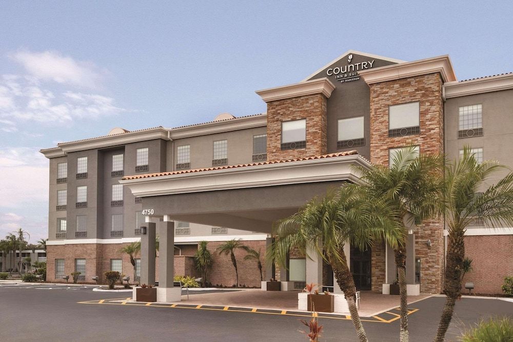 Country Inn & Suites by Radisson, RJ Stadium - Tampa Airport East 1