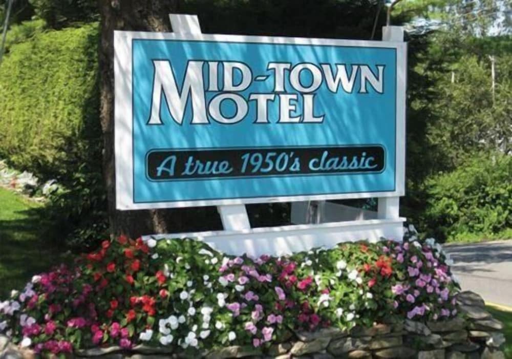 Mid-Town Motel 1