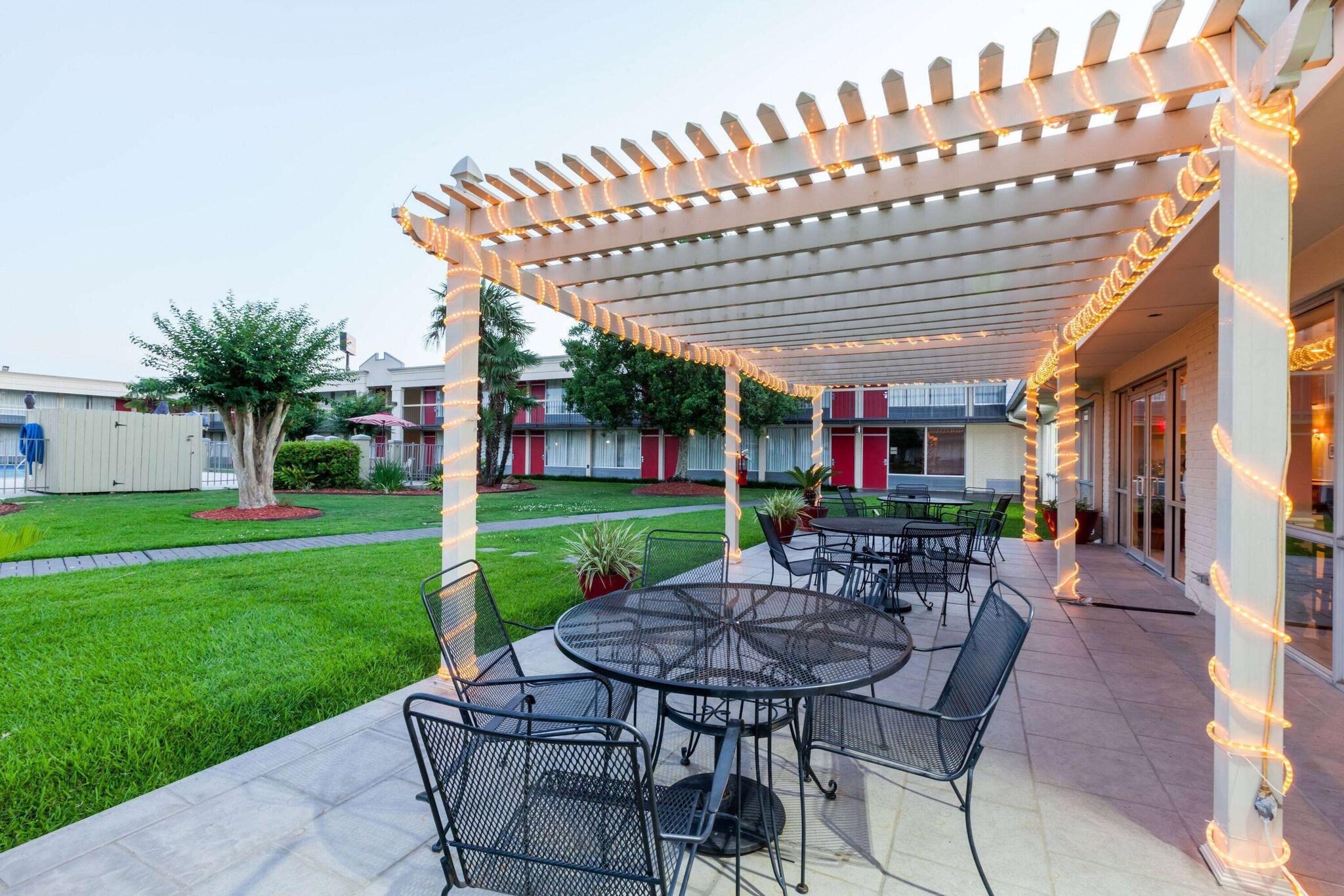 Ramada by Wyndham New Iberia 1