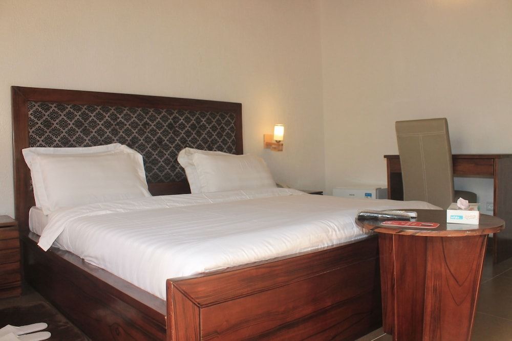 Four Season GUESTHOUSE 2