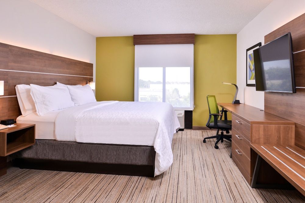 Holiday Inn Express & Suites TAMPA-ANDERSON RD/VETERANS EXP by IHG 2