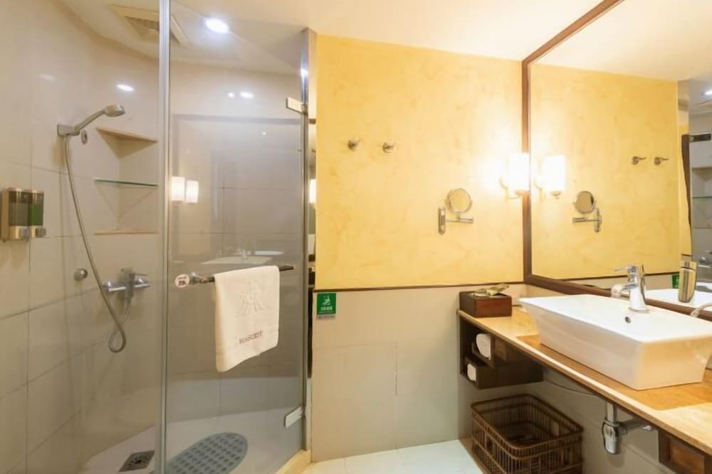 Mascot Hotel 1