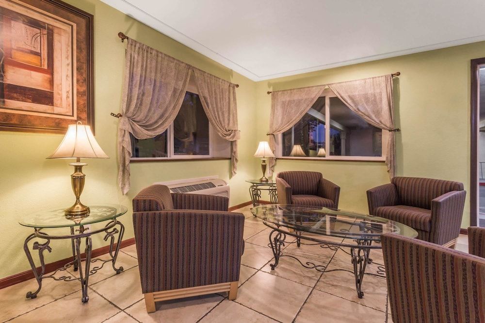 Super 8 by Wyndham Sacramento North 2