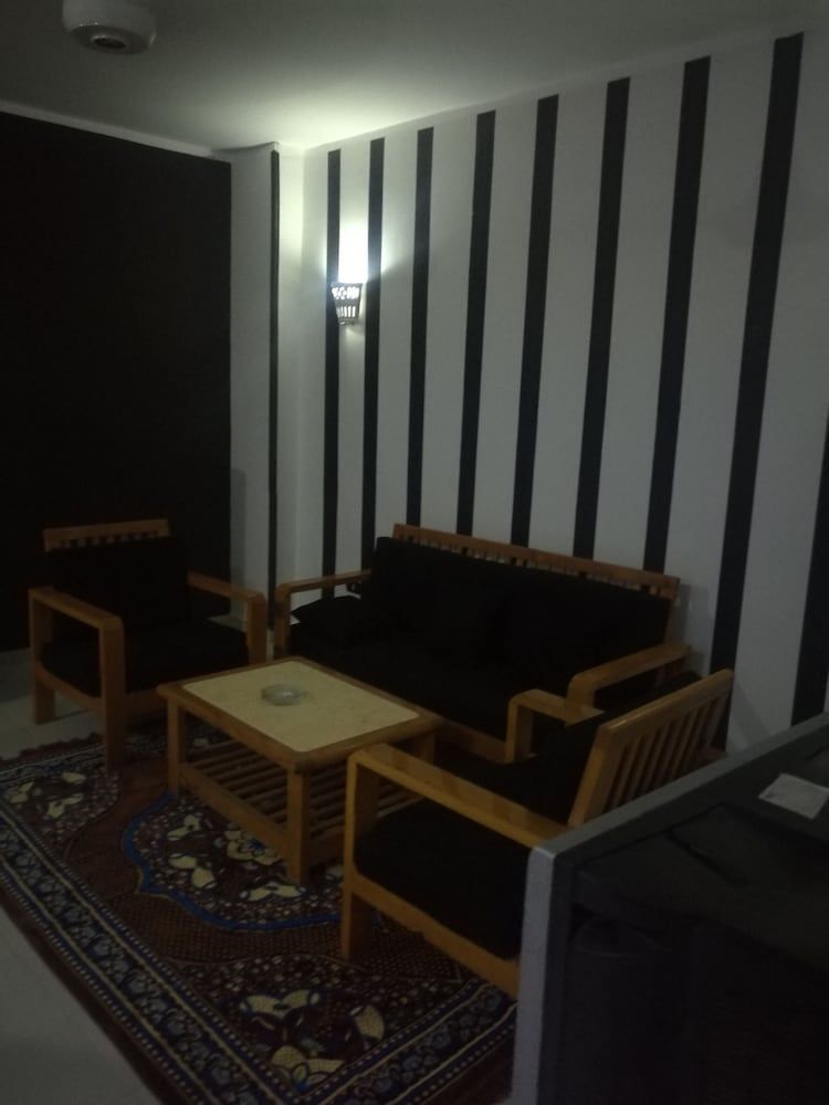 Queen Hostel 2