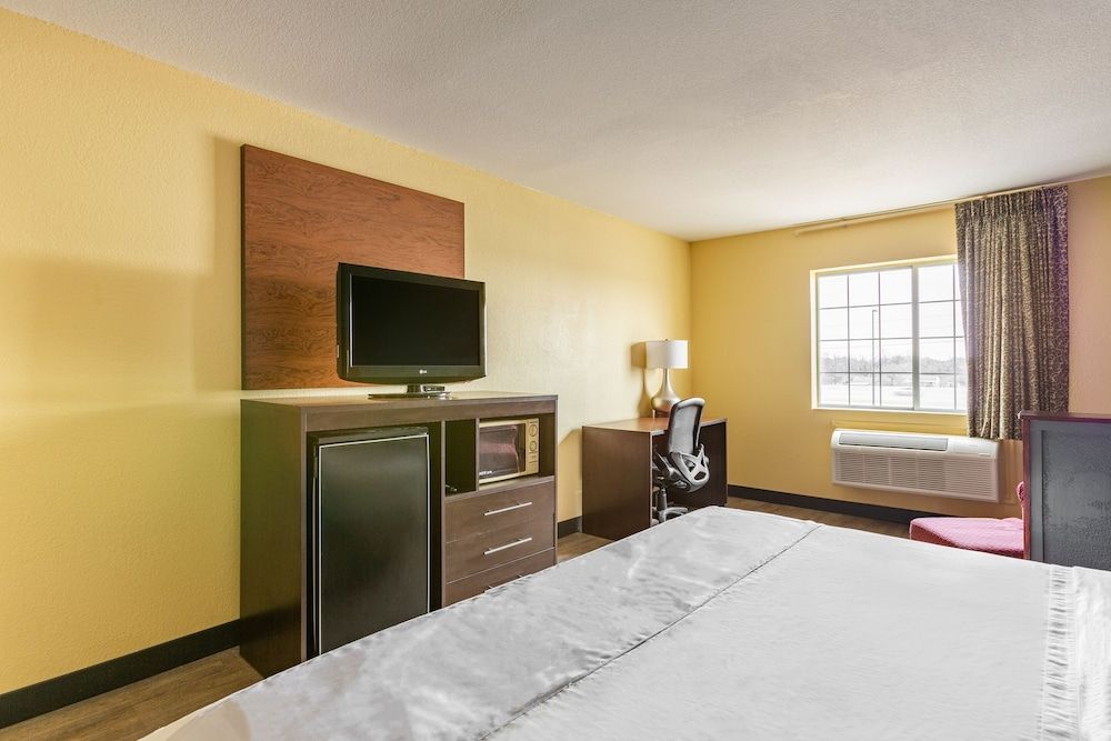 Economy Suites - Tulsa Airport 2