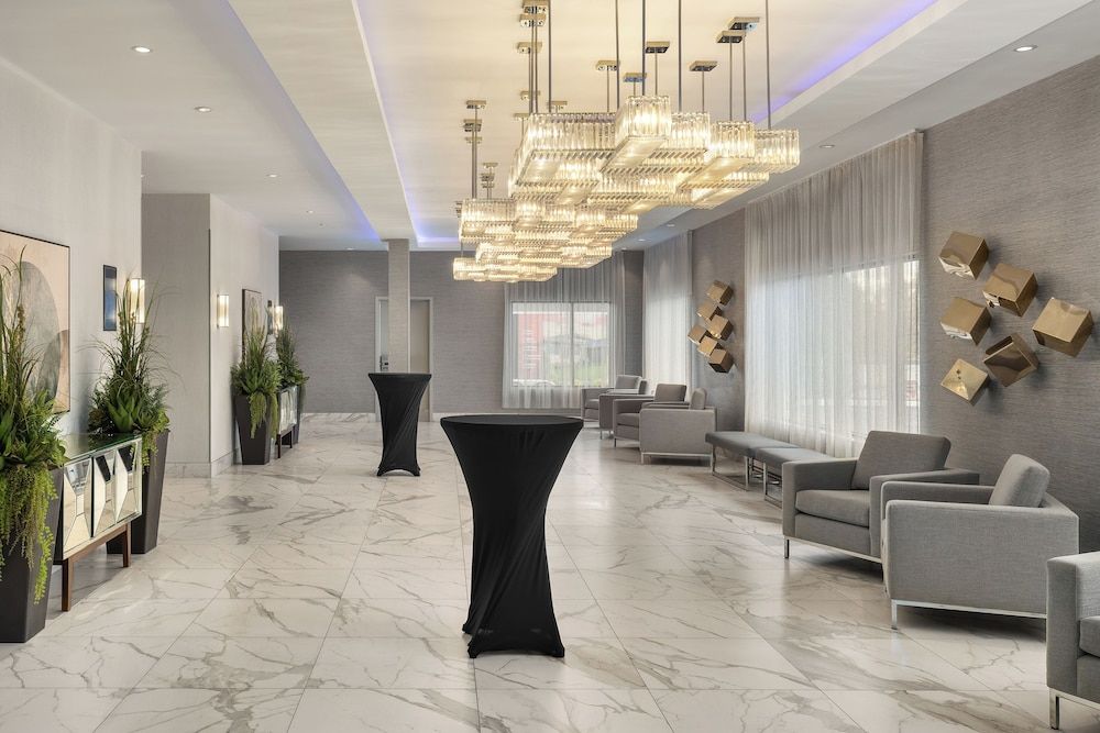 Hampton Inn & Suites by Hilton Montreal-Dorval 2