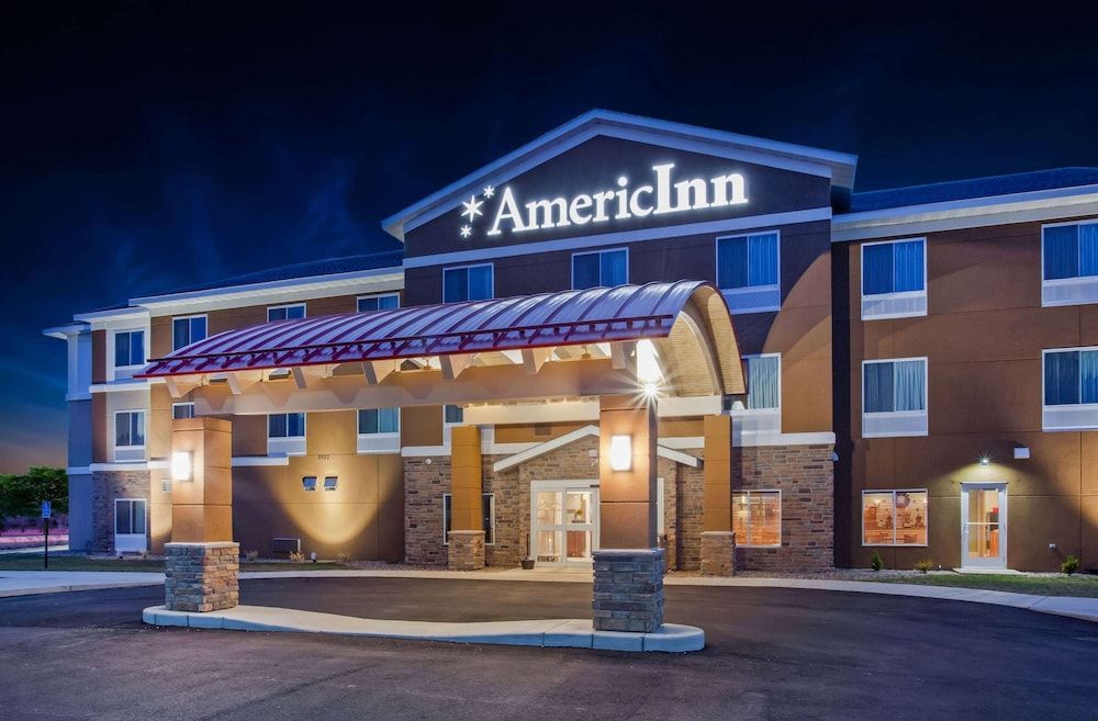 AmericInn by Wyndham DeWitt 1