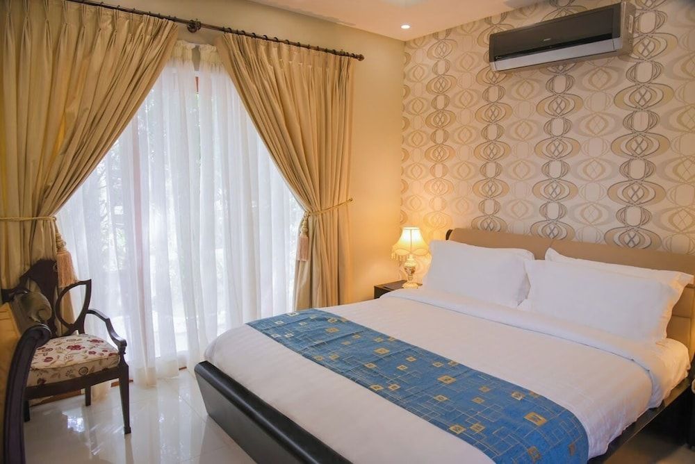 Orchards Cottage Hotel 1