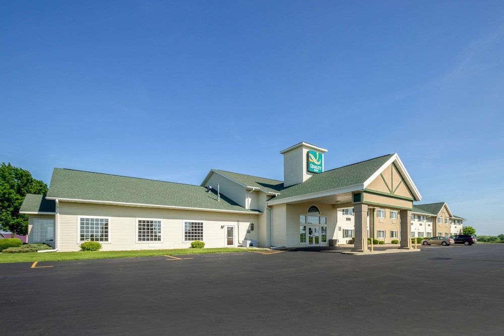 Quality Inn Mineral Point 1