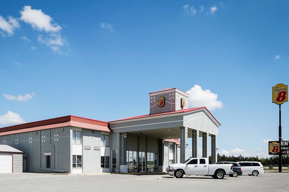 Super 8 by Wyndham Elk City 1