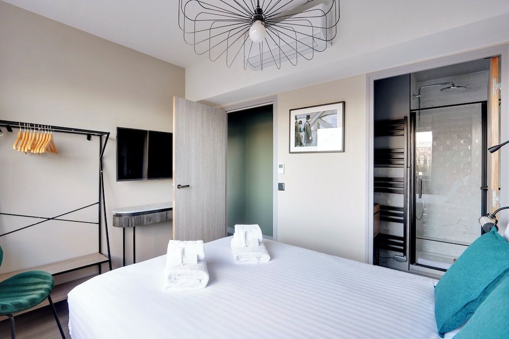 North Paris Suite 2
