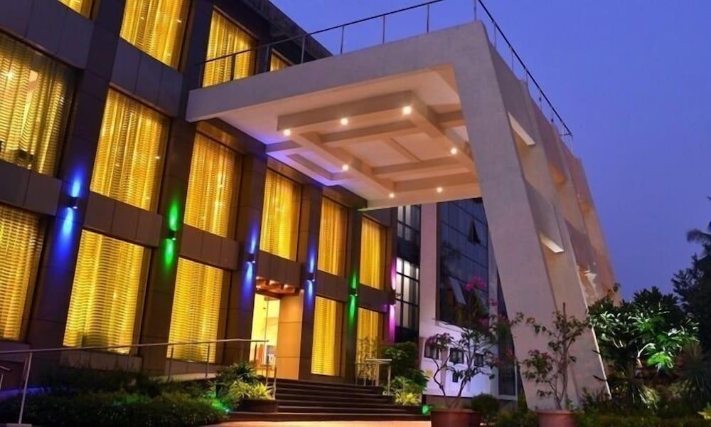Club Emerald 1