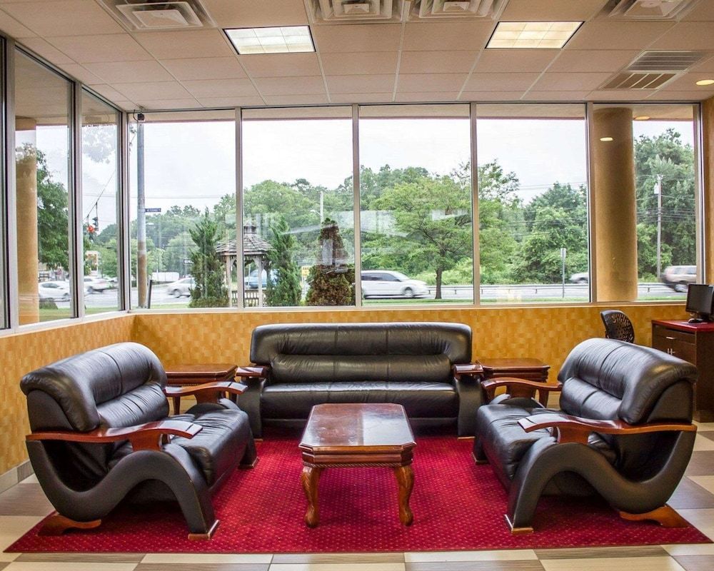 Rodeway Inn MacArthur Airport 2
