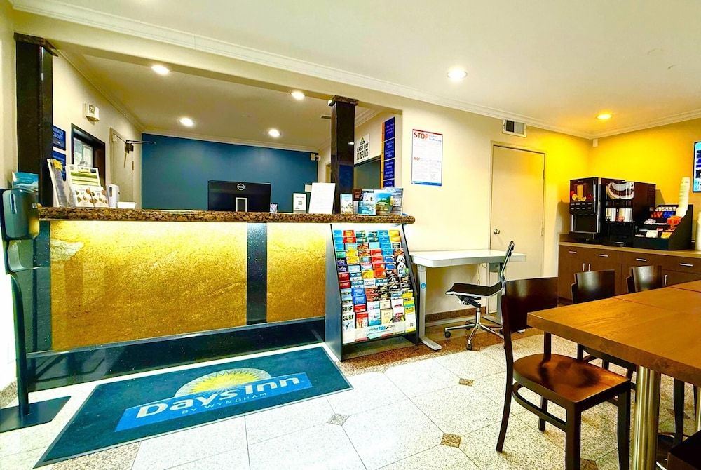 Days Inn by Wyndham Los Angeles LAX South Bay Beach City LA 2
